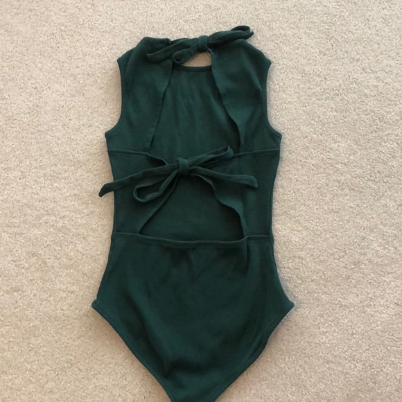 FashionUnion sleeveless bodysuit with bow tie back - Picture 6 of 6